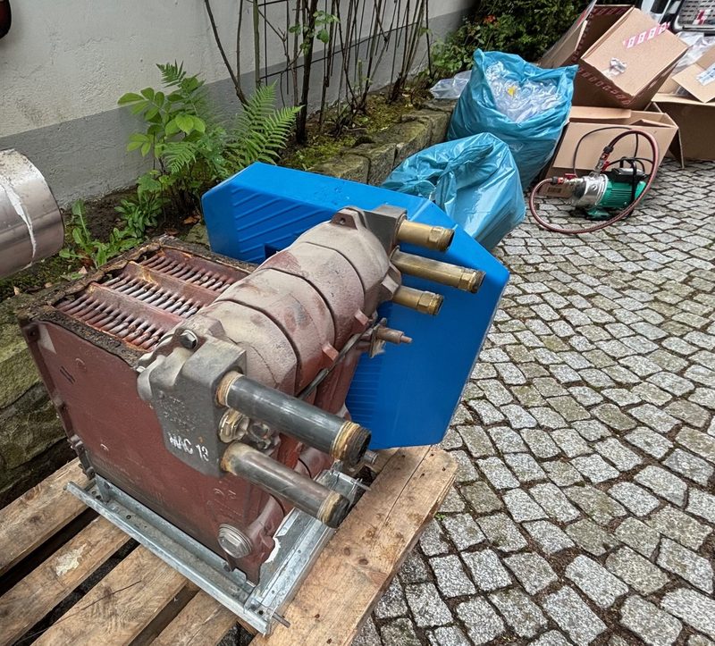Rueckbau einer Gastherme im Zuge der Installation einer Waermepumpe