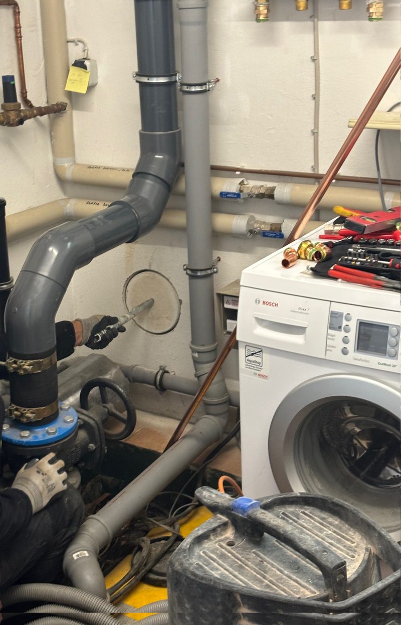 Durchführung der Kernbohrung bei einer Waermpumpen Installation DIY