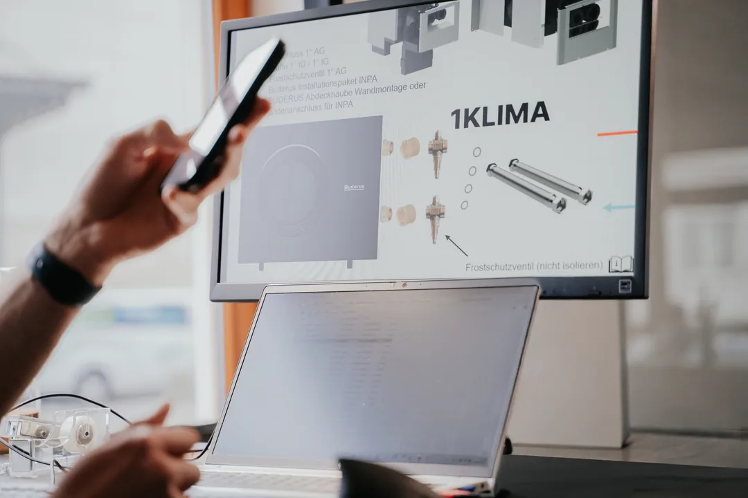 Digitale Planung eines 1Klima-Installationspakets am Bildschirm